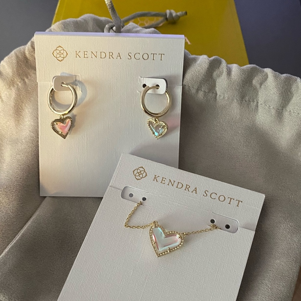 NWT Kendra Scott Dichroic Glass Heart set